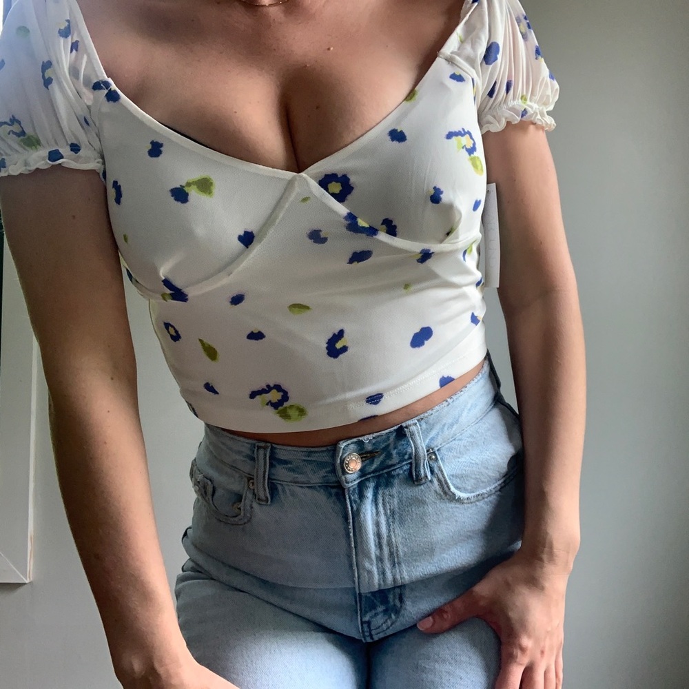 Sweetheart peasant floral crop top -Abound